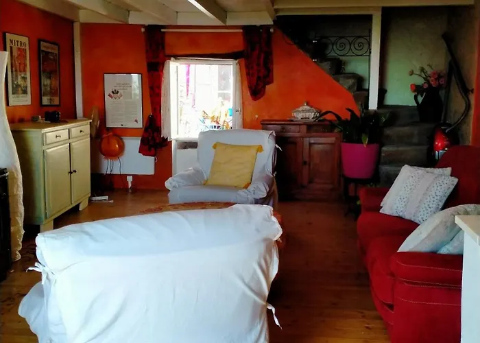 Le Four A Pain * Volvic